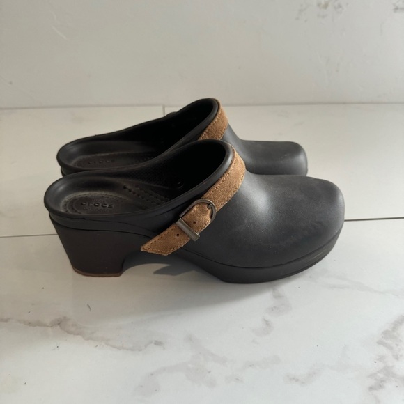 CROCS Sarah Clogs Heels Strap and Buckle Size 6 - Picture 1 of 6